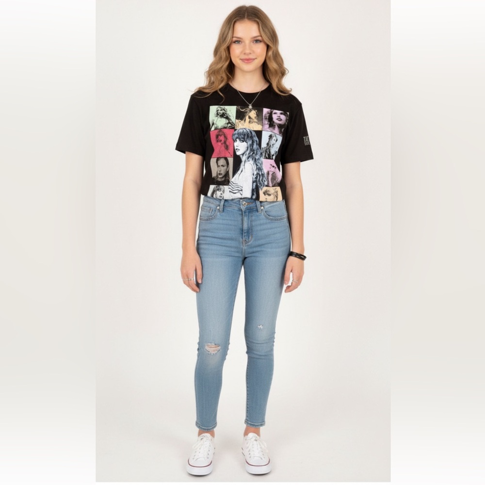 Taylor Swift - Eras Tour - Official Merch - Black T-Shirt Small NWOT‎